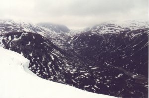 Allt an Dubh loch and White Mounth
